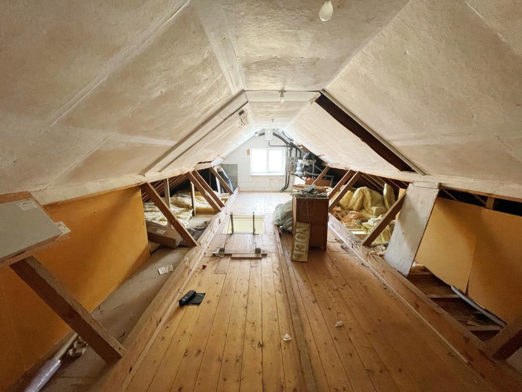 Lot: 124 - DETACHED FOUR-BEDROOM HOUSE WITH IMPRESSIVE SEA VIEWS - Boarded loft space with potential for conversion